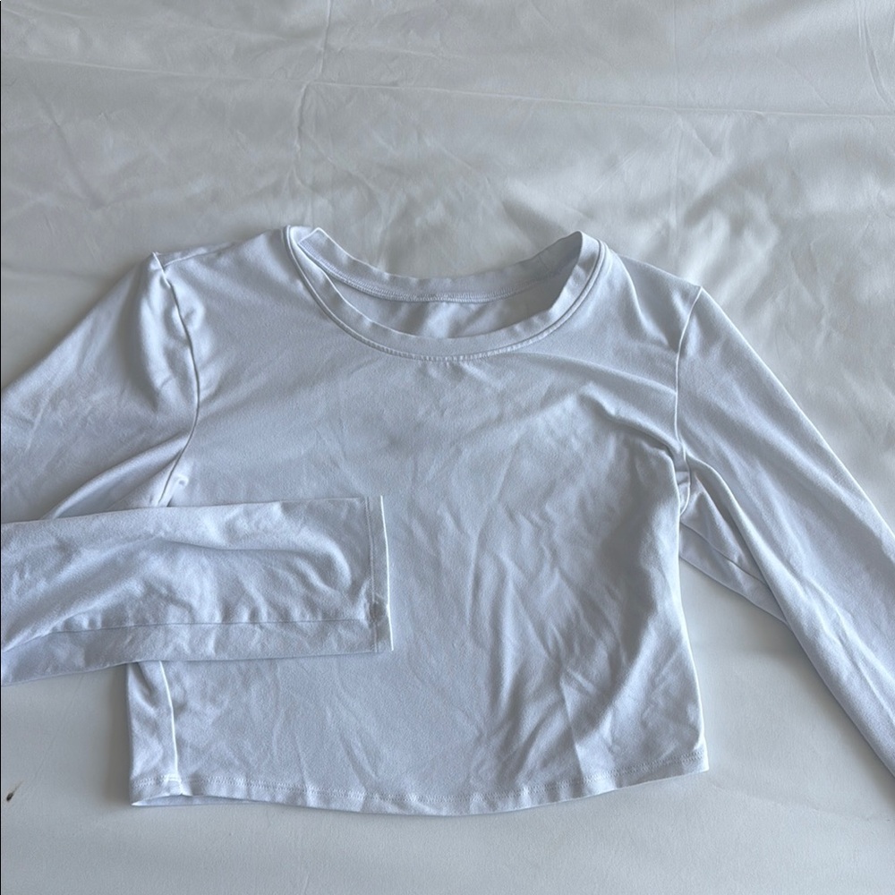 ALO Yoga White Long Sleeve Crop Tee